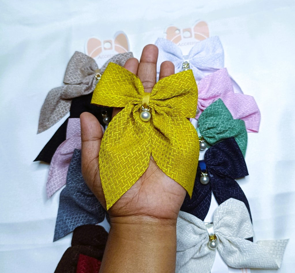 Bow with hanging pedant Alligator clip SS-60
